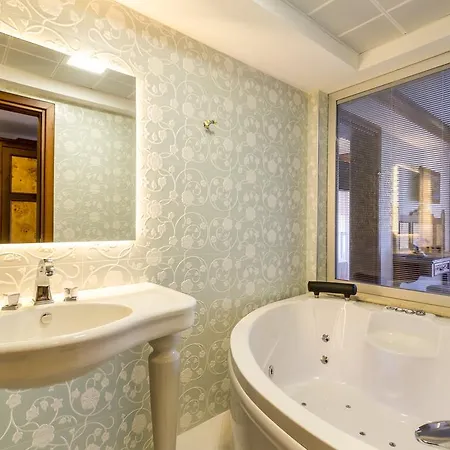 Elif Hanim & Otel Akyaka (Mugla)