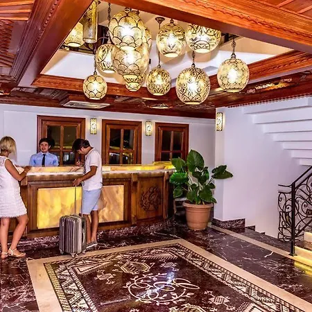 Elif Hanim & Otel Akyaka (Mugla)
